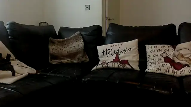 Snapshot of AshleyCox chatting on 12-10-24, 01:33 AshleyCox online show from 12-10-24, 01:33