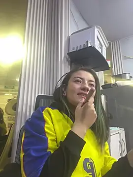 Snapshot of Broklinwhite_ chatting on 06-27-26, 01:17 Broklinwhite online show from 06-27-26, 01:17