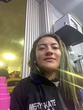 Snapshot of Broklinwhite_ chatting on 06-28-26, 01:50 Broklinwhite online show from 06-28-26, 01:50