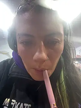 Snapshot of Broklinwhite_ chatting on 06-30-26, 01:23 Broklinwhite online show from 06-30-26, 01:23