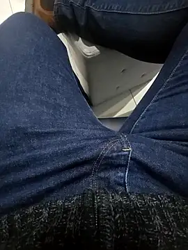 Snapshot of RIP_Curl chatting on 11-24-25, 05:01 RIP Curl online show from 11-24-25, 05:01