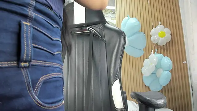 Lili 16 online show from 05-18-26, 11:05