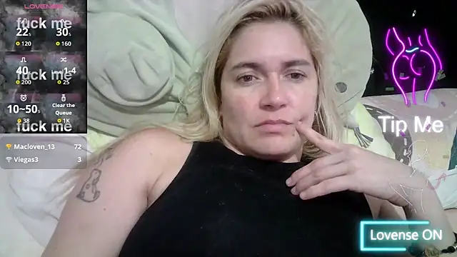 Izury Blondee online show from 11-10-25, 10:42