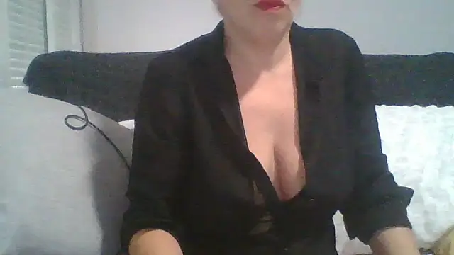 Snapshot of julietesexy80 chatting on 11-14-25, 08:24 julietesexy80 online show from 11-14-25, 08:24