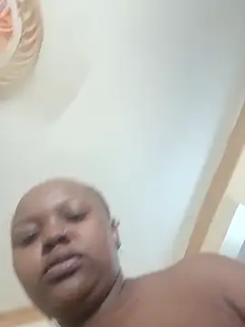 Snapshot of queennapal chatting on 01-18-26, 01:37 queennapal online show from 01-18-26, 01:37