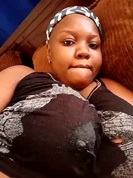 Snapshot of queennapal chatting on 03-12-26, 11:49 queennapal online show from 03-12-26, 11:49