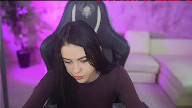 Tina Breeze online show from 11-24-25, 08:47