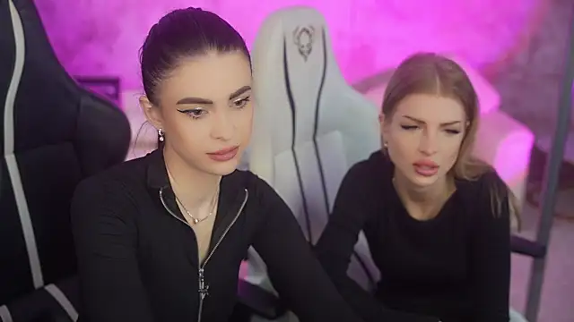 Snapshot of Tina_Breeze chatting on 01-13-26, 08:52 Tina Breeze online show from 01-13-26, 08:52