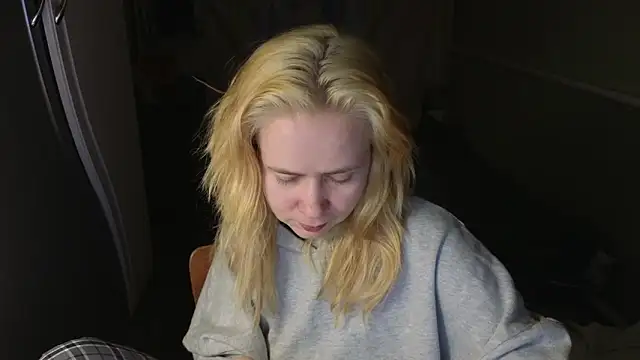 Snapshot of Riley_Roo chatting on 01-06-26, 06:11 Riley Roo online show from 01-06-26, 06:11