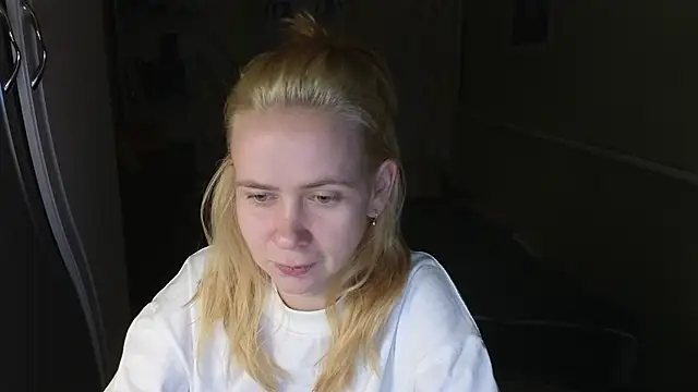 Snapshot of Riley_Roo chatting on 01-07-26, 05:04 Riley Roo online show from 01-07-26, 05:04