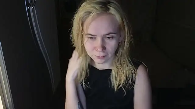 Snapshot of Riley_Roo chatting on 01-14-26, 05:40 Riley Roo online show from 01-14-26, 05:40