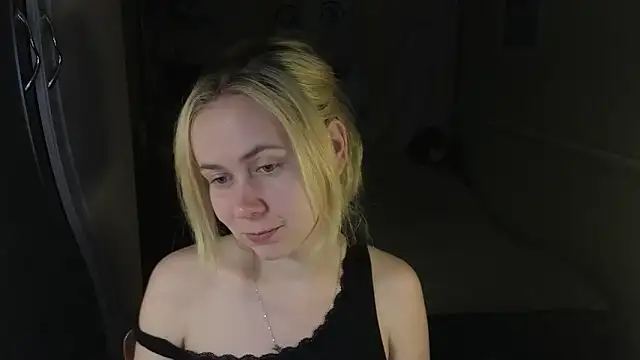 Snapshot of Riley_Roo chatting on 03-05-26, 06:04 Riley Roo online show from 03-05-26, 06:04