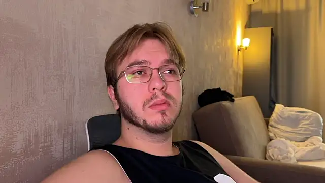 Snapshot of kiopiggy chatting on 11-05-25, 06:57 kiopiggy online show from 11-05-25, 06:57