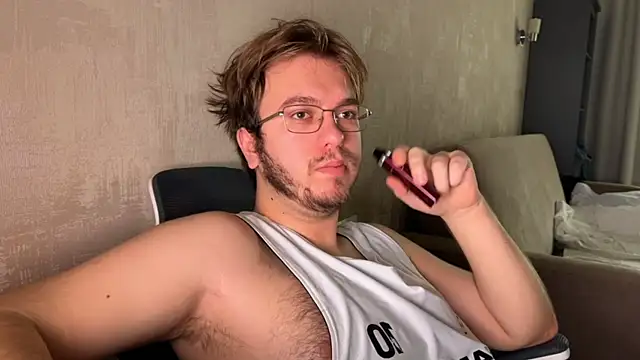 Snapshot of kiopiggy chatting on 11-06-25, 06:47 kiopiggy online show from 11-06-25, 06:47