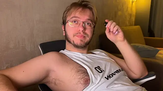 Snapshot of kiopiggy chatting on 11-09-25, 07:06 kiopiggy online show from 11-09-25, 07:06