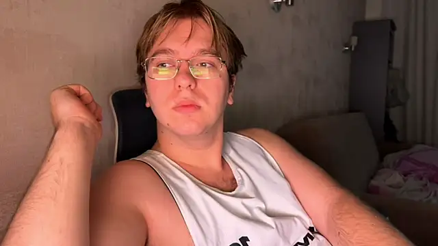 Snapshot of kiopiggy chatting on 11-11-25, 05:18 kiopiggy online show from 11-11-25, 05:18