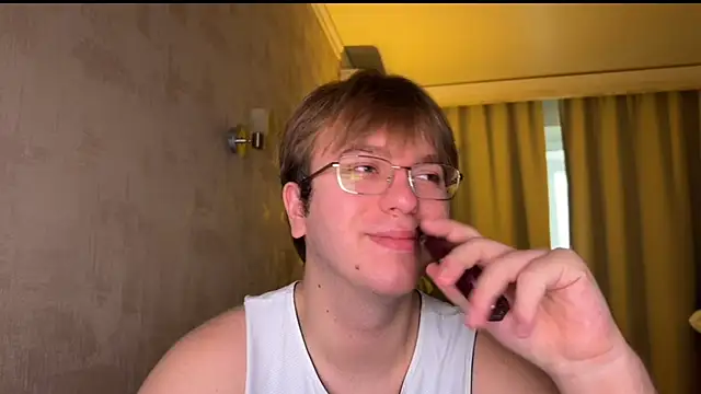 Snapshot of kiopiggy chatting on 11-12-25, 06:58 kiopiggy online show from 11-12-25, 06:58