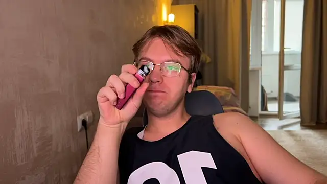 Snapshot of kiopiggy chatting on 11-13-25, 11:31 kiopiggy online show from 11-13-25, 11:31