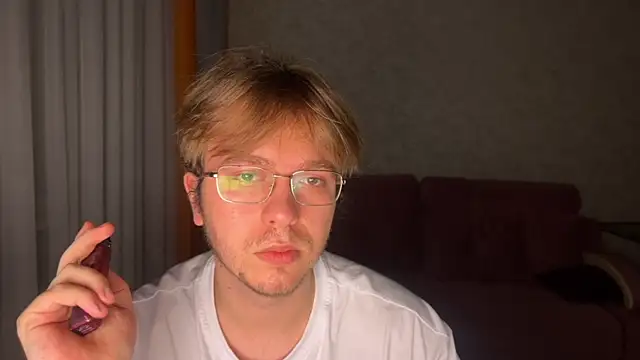 Snapshot of kiopiggy chatting on 12-02-25, 07:53 kiopiggy online show from 12-02-25, 07:53