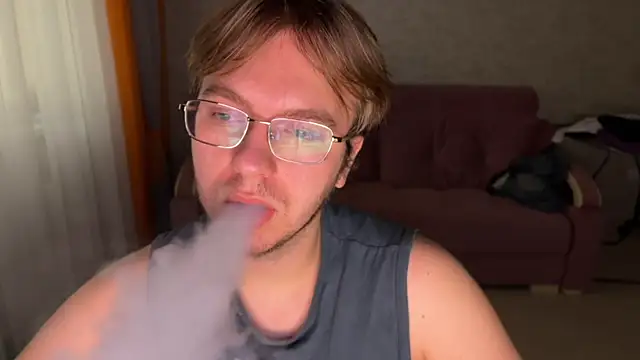 Snapshot of kiopiggy chatting on 12-04-25, 07:06 kiopiggy online show from 12-04-25, 07:06