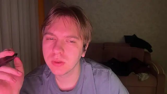 Snapshot of kiopiggy chatting on 12-17-25, 03:23 kiopiggy online show from 12-17-25, 03:23