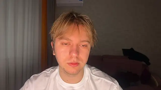 Snapshot of kiopiggy chatting on 12-19-25, 05:25 kiopiggy online show from 12-19-25, 05:25