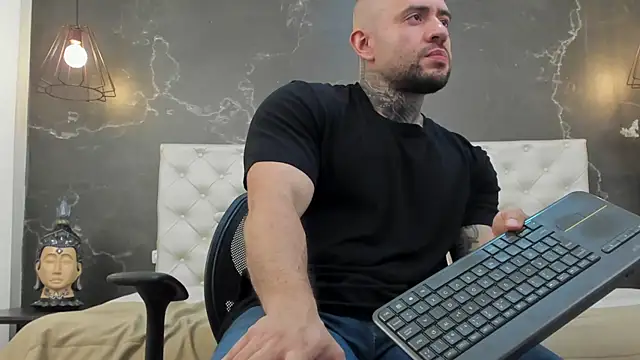 BruceDallas online show from 02-01-25, 02:37