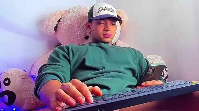 Snapshot of Stiven_collins chatting on 01-09-26, 08:39 Stiven collins online show from 01-09-26, 08:39