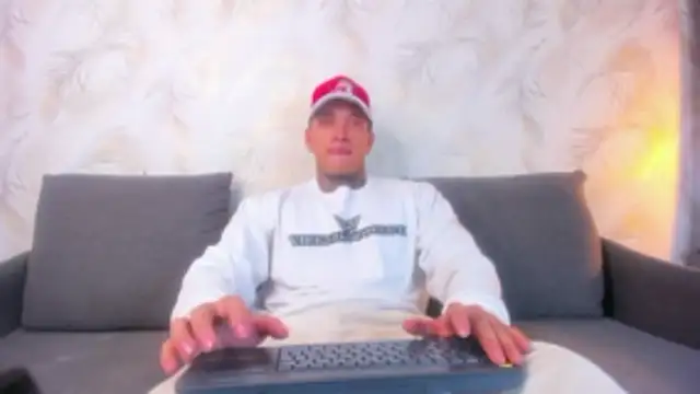 Snapshot of Stiven_collins chatting on 02-05-26, 09:30 Stiven collins online show from 02-05-26, 09:30