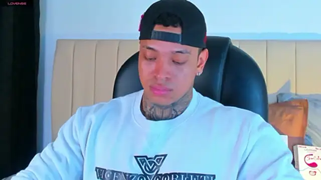 Snapshot of Stiven_collins chatting on 02-19-26, 08:10 Stiven collins online show from 02-19-26, 08:10