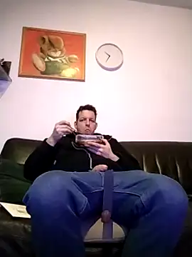 Knuffelstaaf123 online show from 01-06-25, 04:44