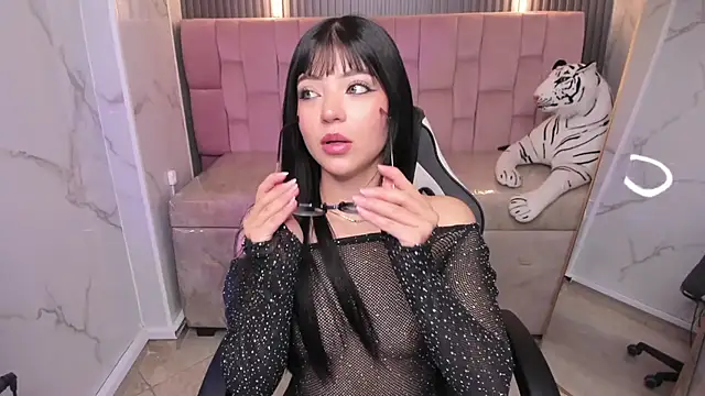 Snapshot of _mia_collins_b_ chatting on 10-08-25, 01:09  mia collins b  online show from 10-08-25, 01:09