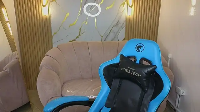 Snapshot of _mia_collins_b_ chatting on 11-29-25, 01:14 mia collins b online show from 11-29-25, 01:14