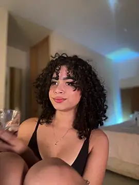 Snapshot of Lianh_Benett chatting on 12-23-24, 03:40 Lianh Benett online show from 12-23-24, 03:40