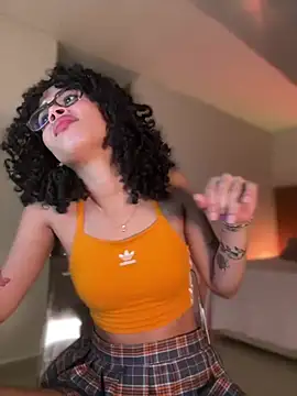 Snapshot of Lianh_Benett chatting on 01-08-25, 05:59 Lianh Benett online show from 01-08-25, 05:59