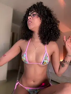 Snapshot of Lianh_Benett chatting on 01-20-25, 01:39 Lianh Benett online show from 01-20-25, 01:39