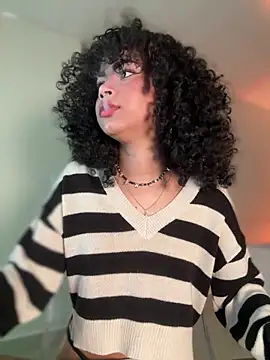 Snapshot of Lianh_Benett chatting on 01-22-25, 07:35 Lianh Benett online show from 01-22-25, 07:35