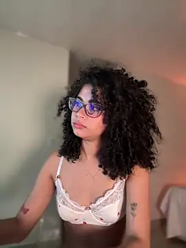 Snapshot of Lianh_Benett chatting on 01-26-25, 09:19 Lianh Benett online show from 01-26-25, 09:19