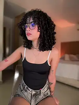 Snapshot of Lianh_Benett chatting on 02-02-25, 04:37 Lianh Benett online show from 02-02-25, 04:37