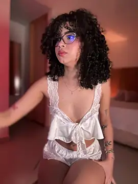 Snapshot of Lianh_Benett chatting on 02-28-25, 05:15 Lianh Benett online show from 02-28-25, 05:15