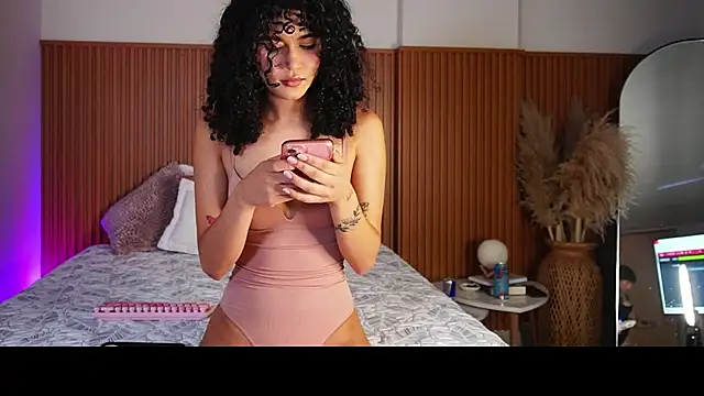 Snapshot of Lianh_Benett chatting on 10-05-25, 11:57 Lianh Benett online show from 10-05-25, 11:57