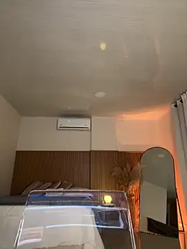 Snapshot of Lianh_Benett chatting on 10-19-25, 09:48 Lianh Benett online show from 10-19-25, 09:48