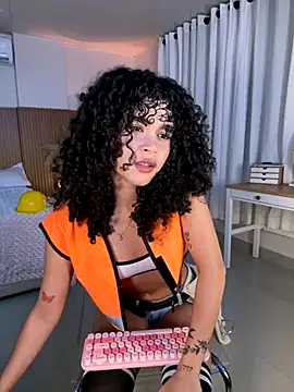 Snapshot of Lianh_Benett chatting on 11-16-25, 06:52 Lianh Benett online show from 11-16-25, 06:52