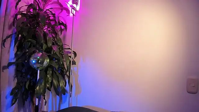 Snapshot of Romeocolin chatting on 09-10-25, 06:02 Romeocolin online show from 09-10-25, 06:02