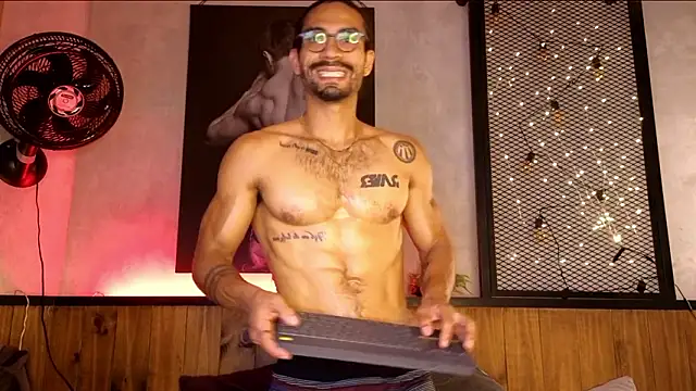 Snapshot of Romeocolin chatting on 02-18-26, 02:02 Romeocolin online show from 02-18-26, 02:02