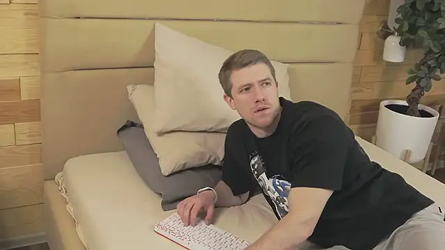 Snapshot of EthanPinkman chatting on 11-16-25, 03:56 EthanPinkman online show from 11-16-25, 03:56