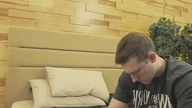 Snapshot of EthanPinkman chatting on 12-01-25, 04:28 EthanPinkman online show from 12-01-25, 04:28