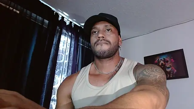Snapshot of manolofitt chatting on 06-21-26, 05:48 manolofitt online show from 06-21-26, 05:48