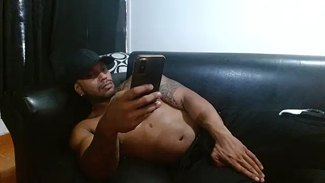 Snapshot of manolofitt chatting on 07-15-26, 03:50 manolofitt online show from 07-15-26, 03:50