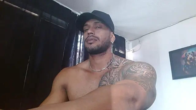 Snapshot of manolofitt chatting on 07-16-26, 03:51 manolofitt online show from 07-16-26, 03:51